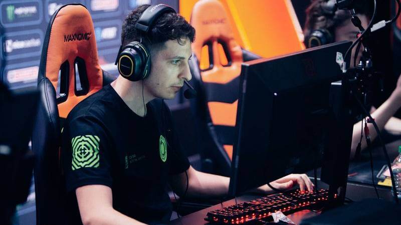 steal best valorant player