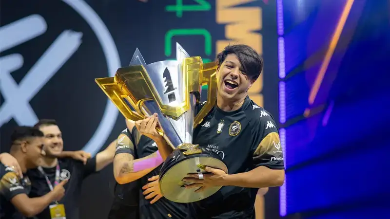 Tiago "Bops" Carvalho - Free Fire