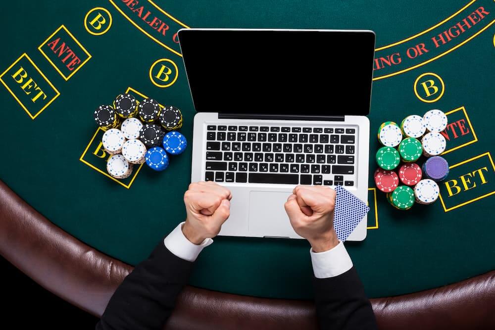 카지노 테이블과 온라인 카지노